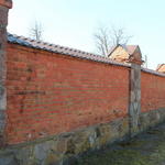 Костел Воздвижения Святого Креста: брама и ограда (Узда), март 2016