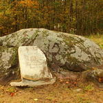 Валун Янки Купалы (Хоруженцы), октябрь 2016