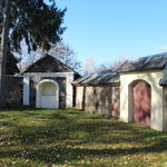 Костел Троицкий: ограда и часовни (Жодишки), октябрь 2014