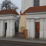 Костел св. Николая: брама (Мир), февраль 2016