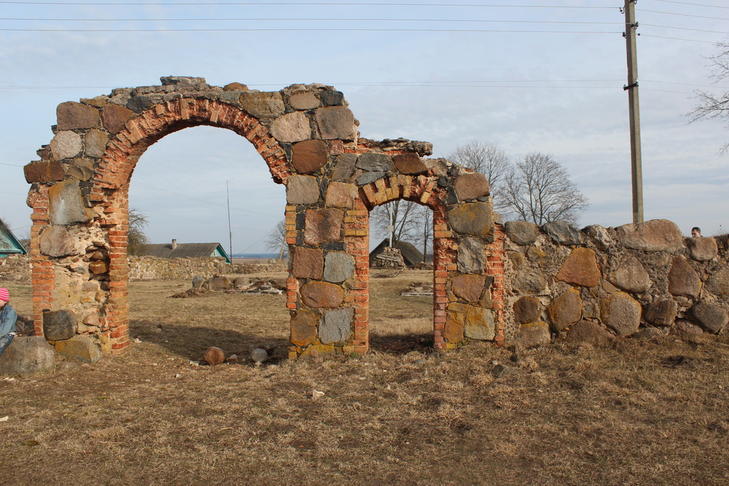 Костел св. Роха: брама и ограда