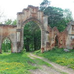 Усадьба Чапских: брама и сторожка (Станьково), май 2013