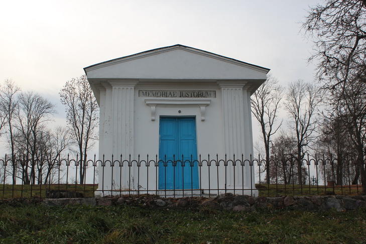 Часовня-усыпальница (Великая Липа)