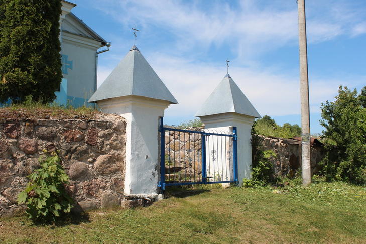 Церковь Казанской иконы Богоматери: брама и ограда