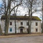 Усадьба Уместовских: флигель правый (Жемыславль), апрель 2012