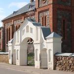 Костел св. Симеона и Тадеуша: брама (Лаздуны), май 2016