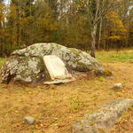 Валун Янки Купалы (Хоруженцы), октябрь 2016